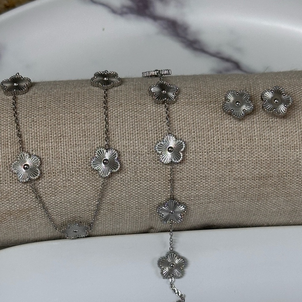 Elegant Silver Floral Jewelry Set
